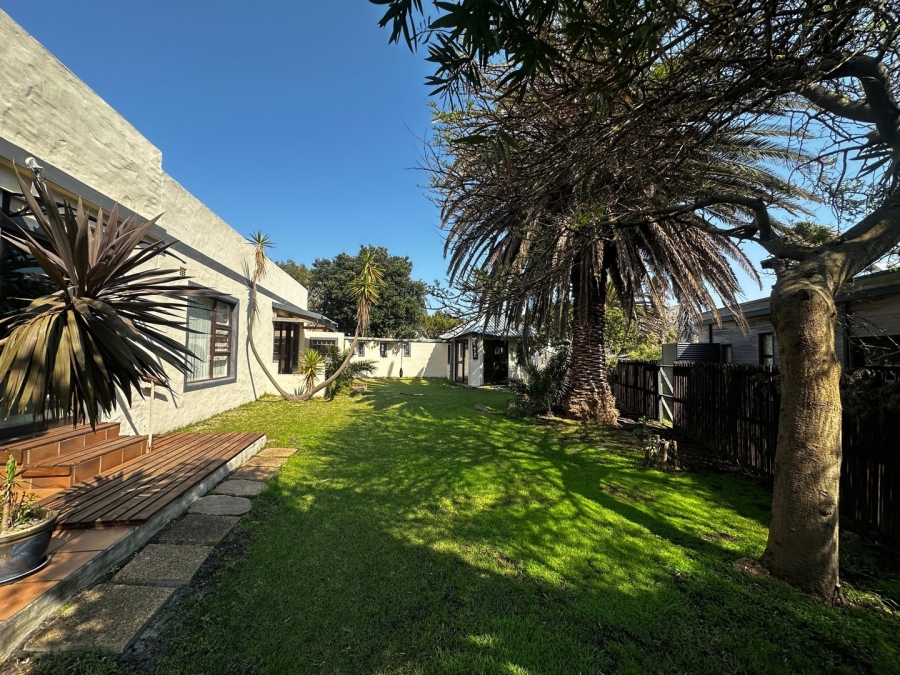 5 Bedroom Property for Sale in Pringle Bay Western Cape